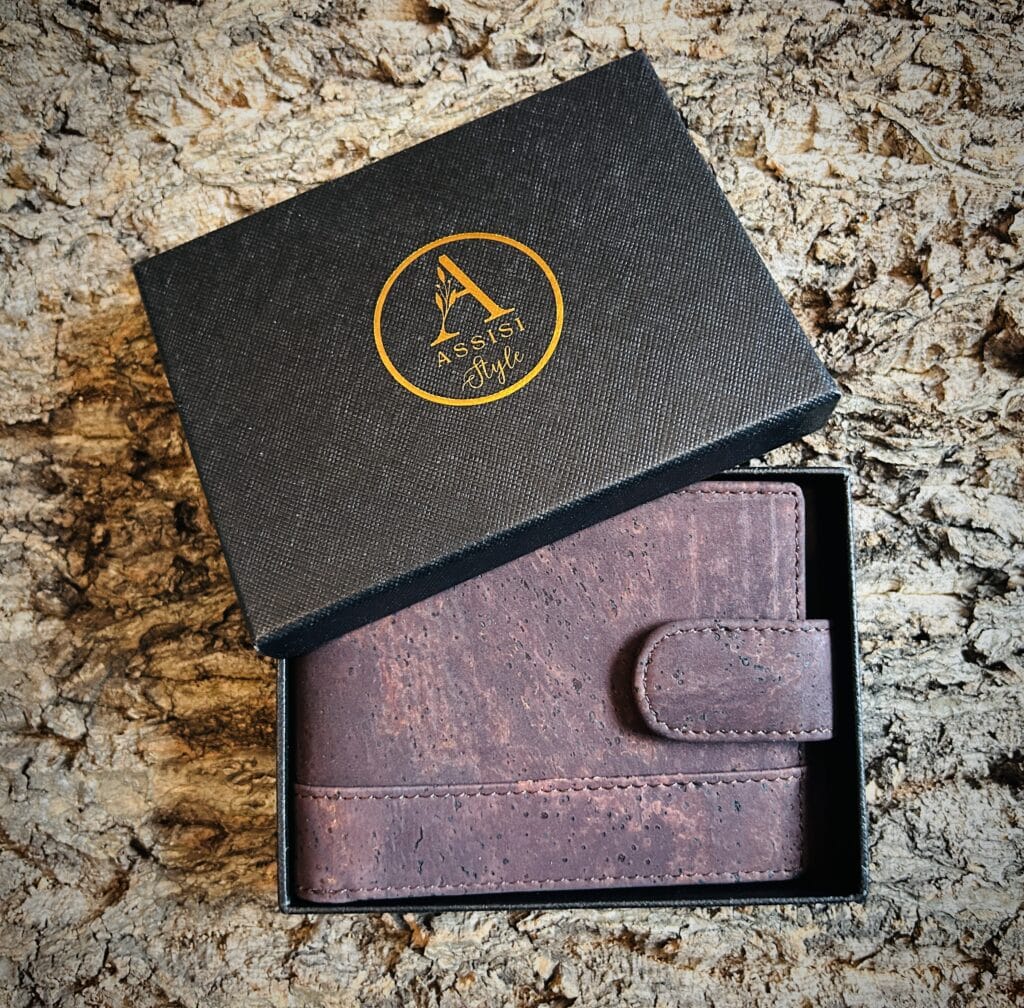 Vegan gifts for him - Brown cork leather wallet - What is a Good Vegan Gift?
