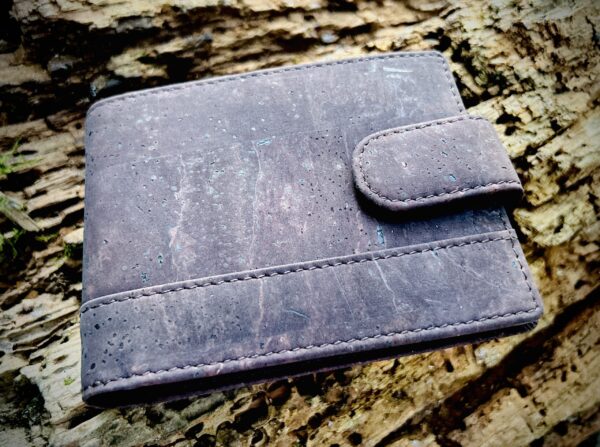 Brown wallet for men - sustainable gift ideas